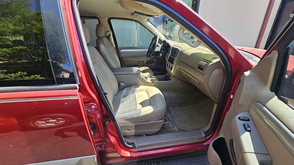 2004 Mercury Mountaineer Image 4