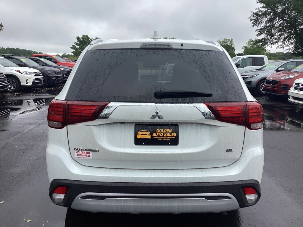 2020 Mitsubishi Outlander Image 6
