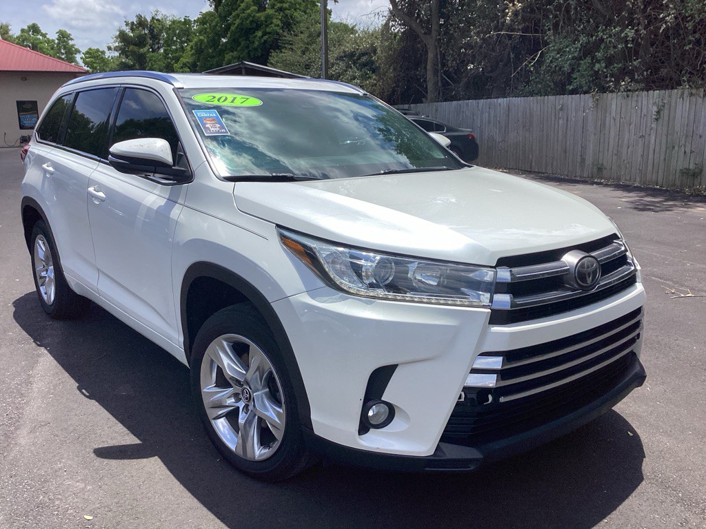 2017 Toyota Highlander Image 1