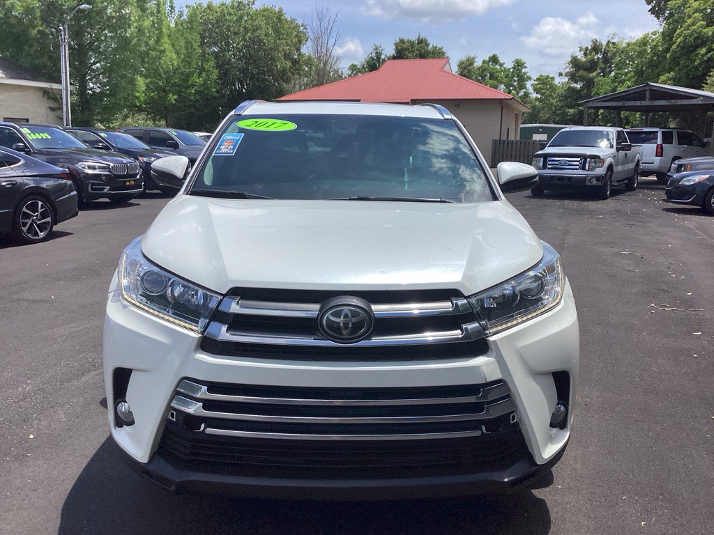 2017 Toyota Highlander Image 2