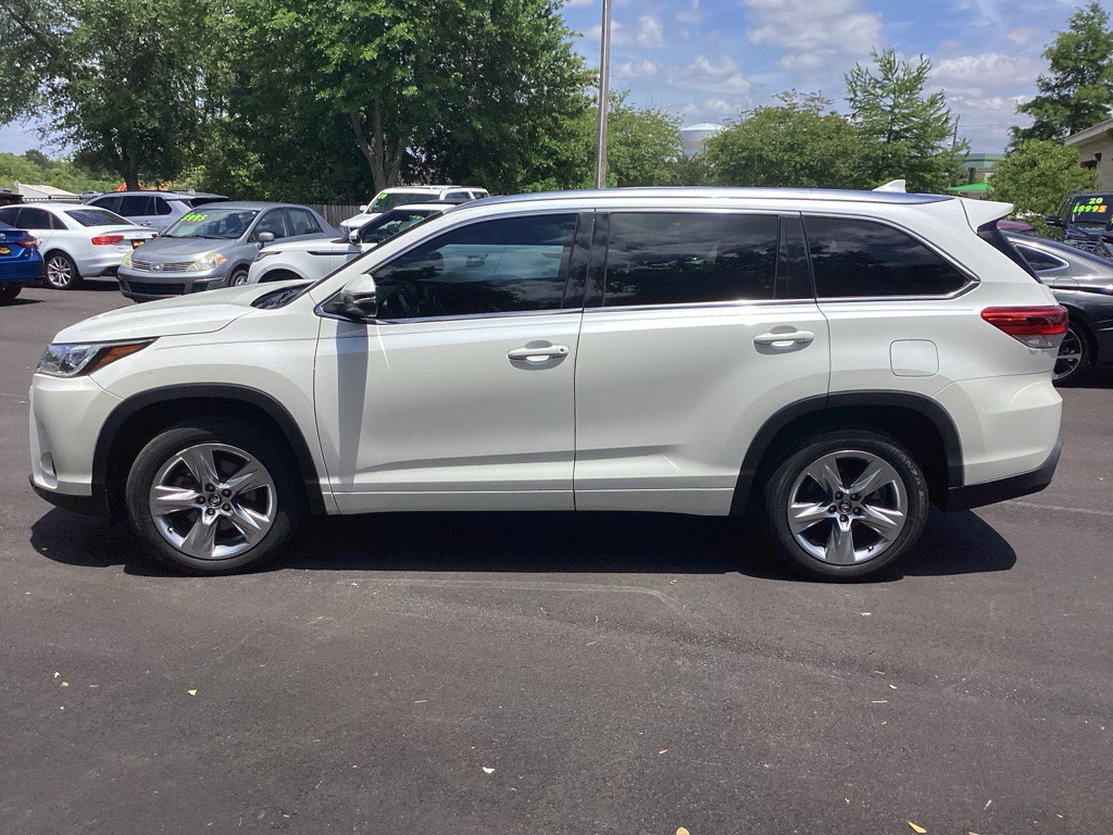 2017 Toyota Highlander Image 4