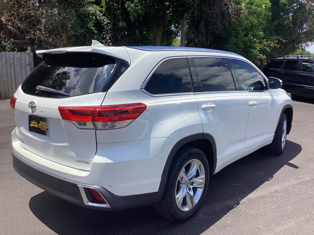 2017 Toyota Highlander Image 7