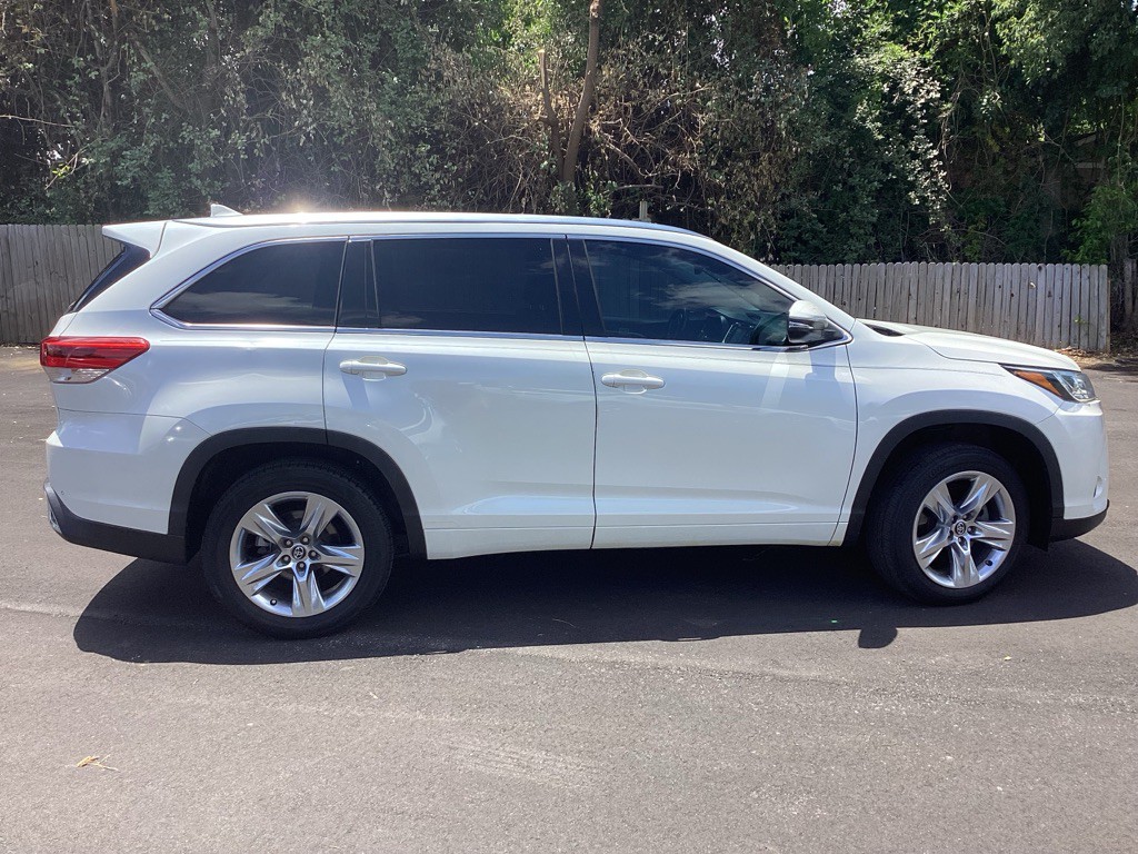 2017 Toyota Highlander Image 8