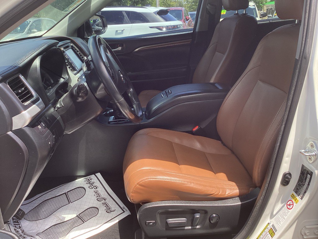 2017 Toyota Highlander Image 9