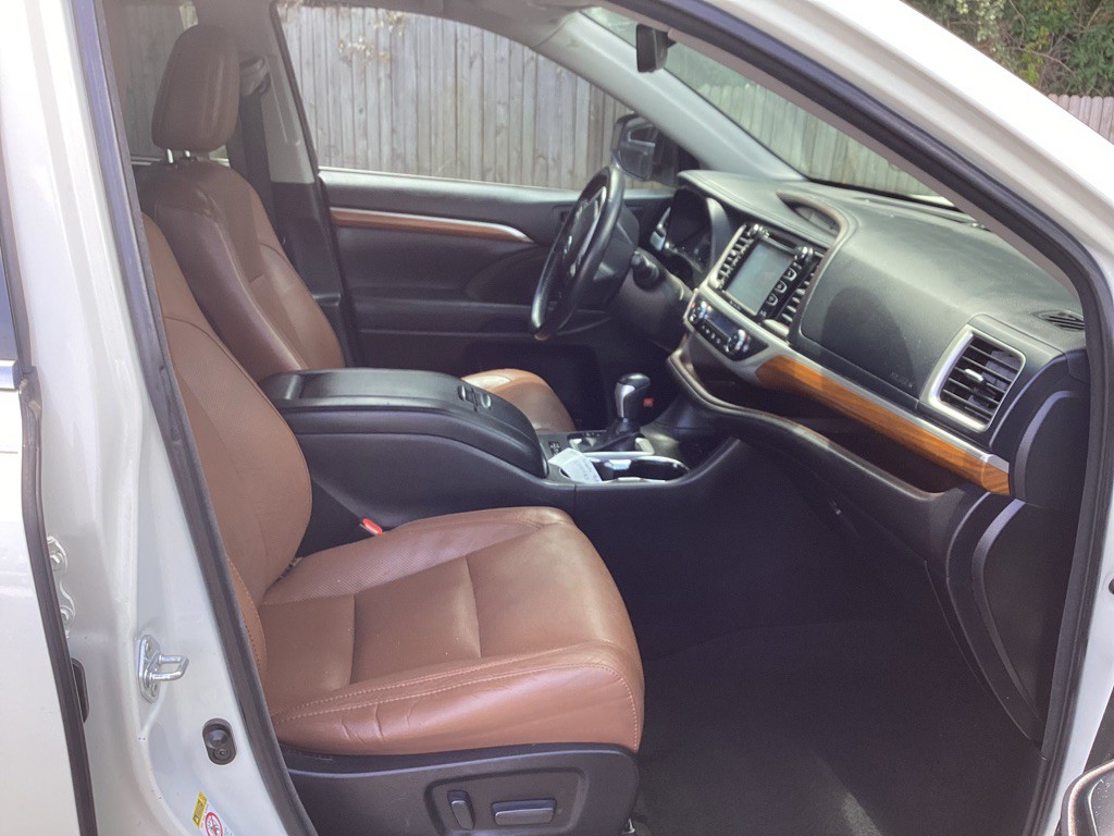 2017 Toyota Highlander Image 10
