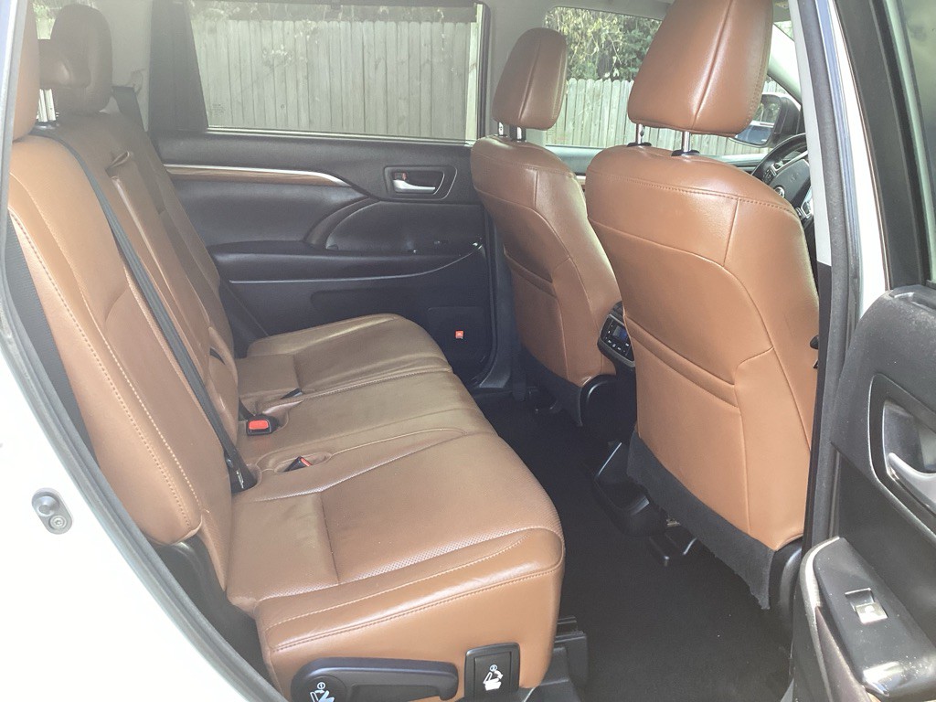 2017 Toyota Highlander Image 12