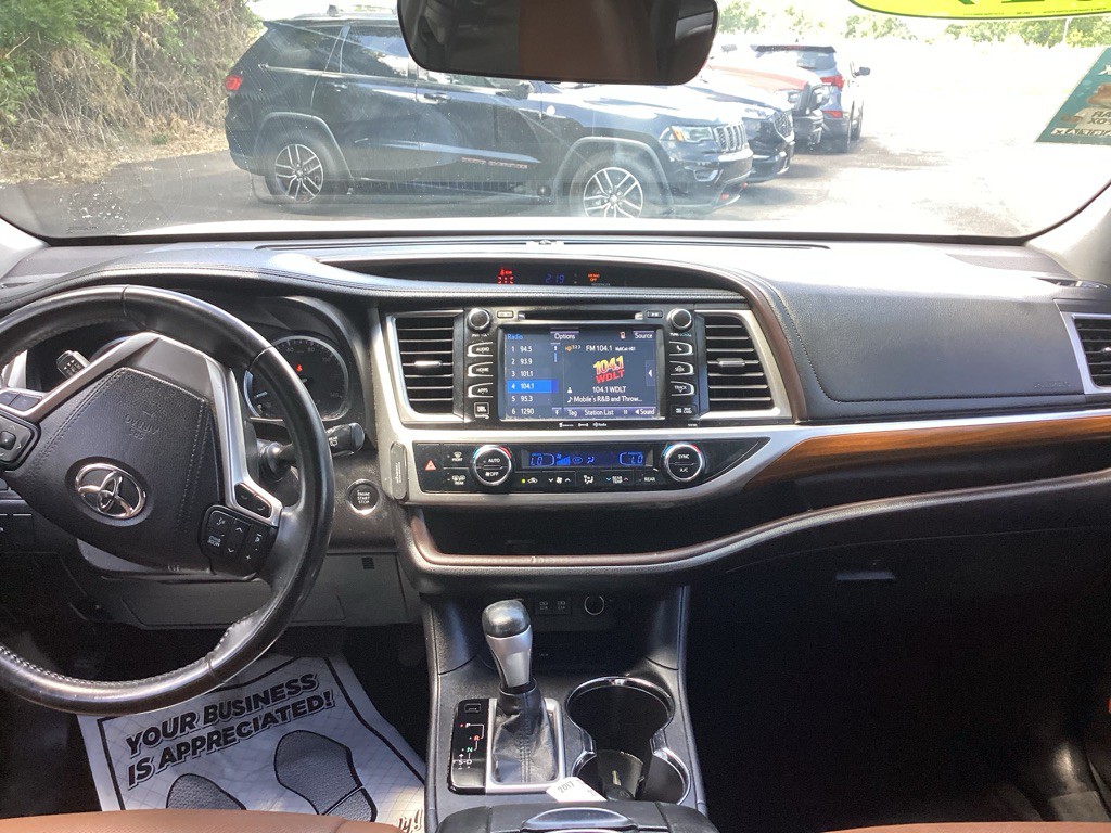 2017 Toyota Highlander Image 15