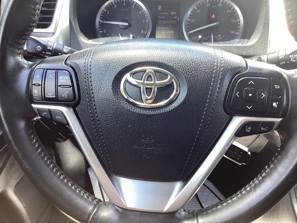 2017 Toyota Highlander Image 21
