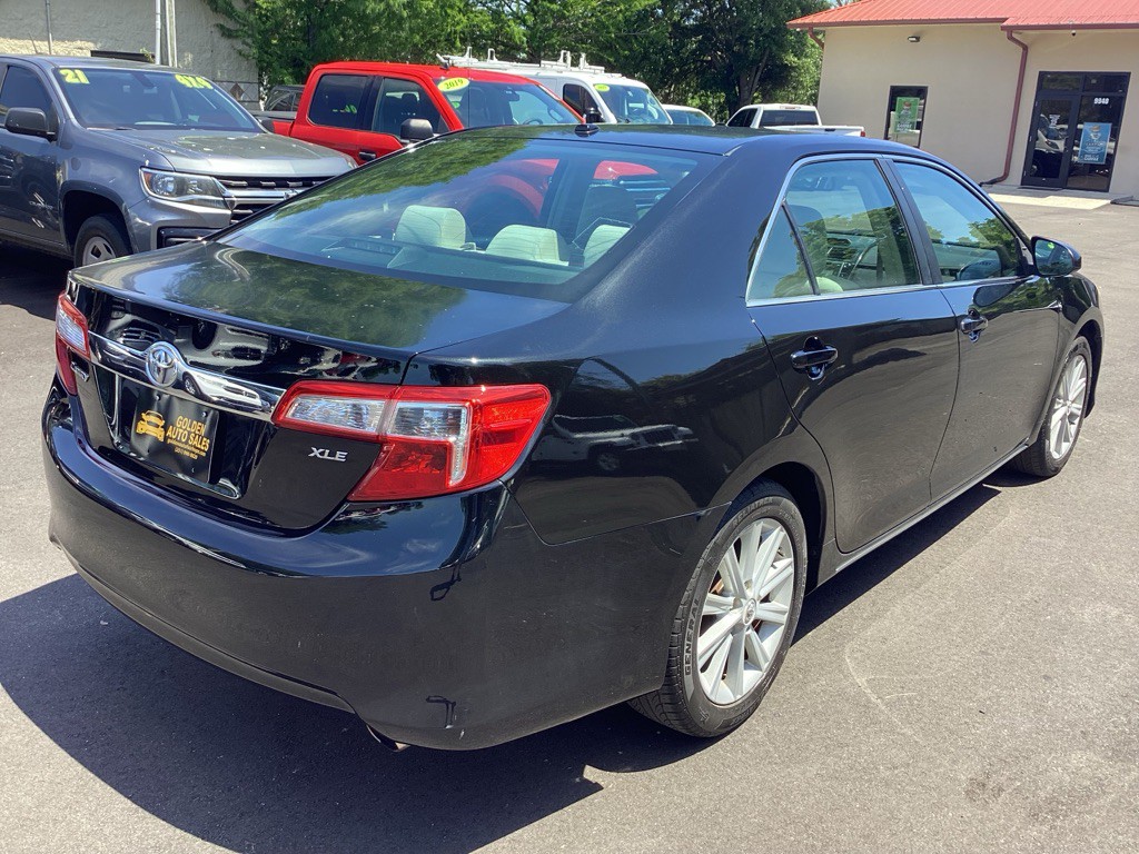 2012 Toyota Camry Image 7