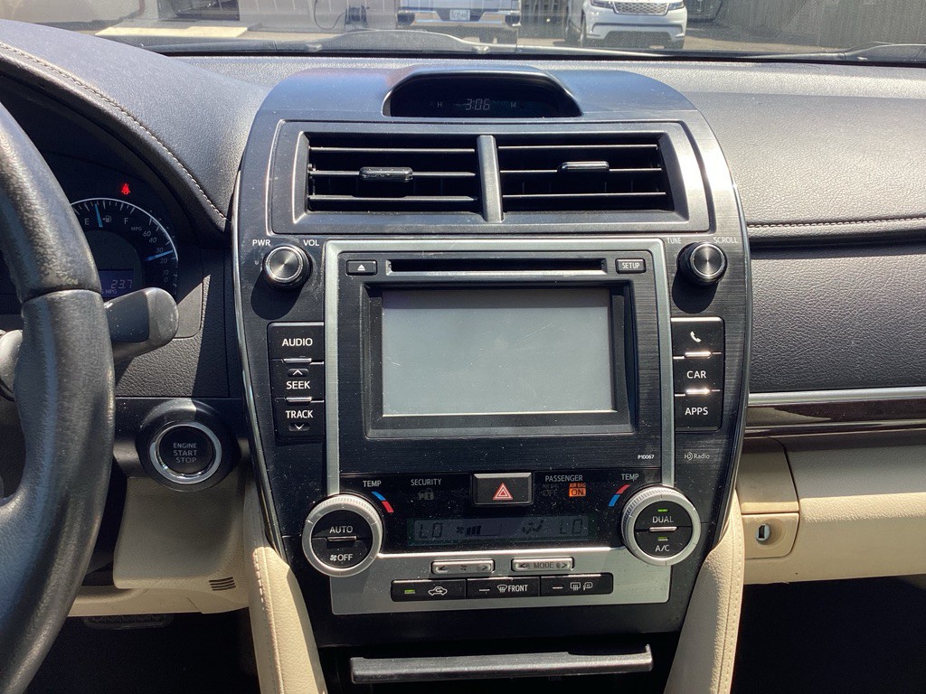 2012 Toyota Camry Image 17