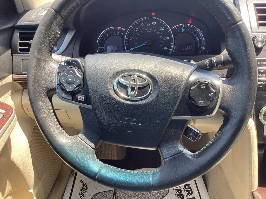 2012 Toyota Camry Image 19