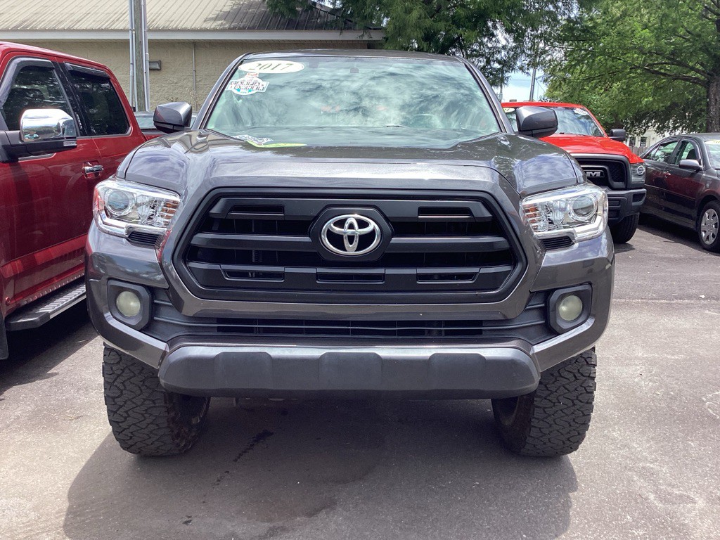 2017 Toyota Tacoma Image 2