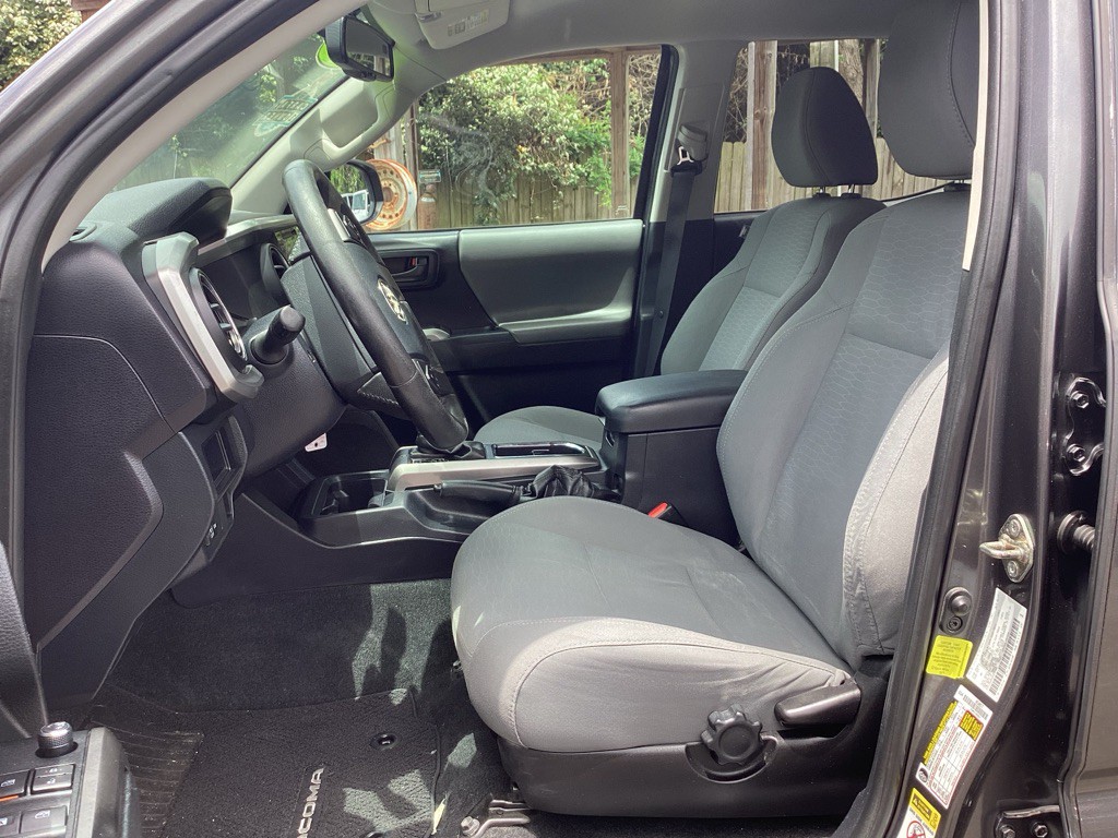 2017 Toyota Tacoma Image 9