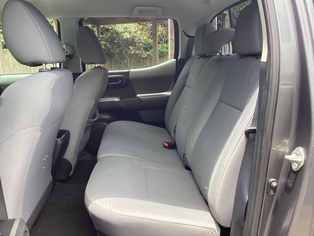 2017 Toyota Tacoma Image 11