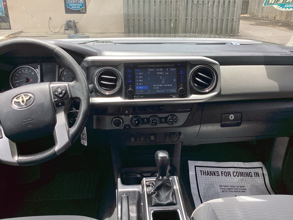 2017 Toyota Tacoma Image 13