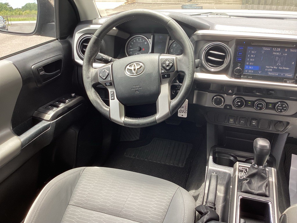 2017 Toyota Tacoma Image 14