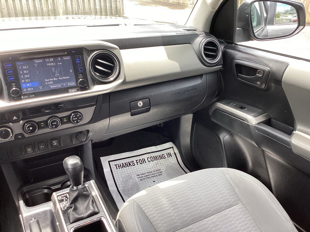 2017 Toyota Tacoma Image 15