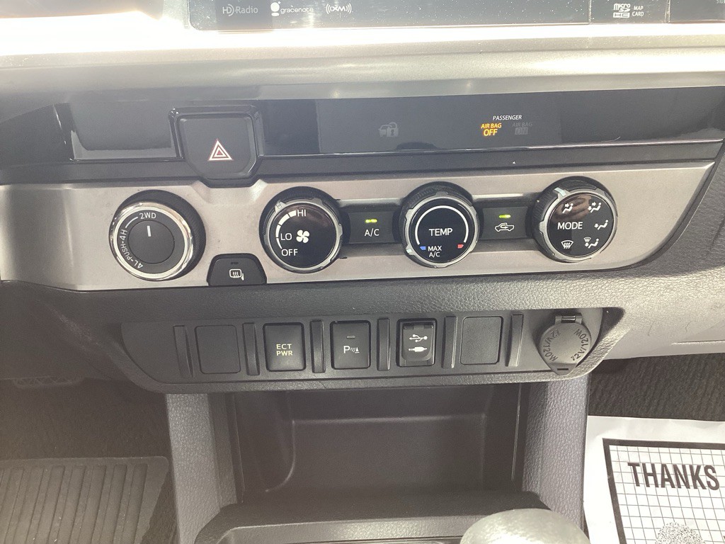 2017 Toyota Tacoma Image 17