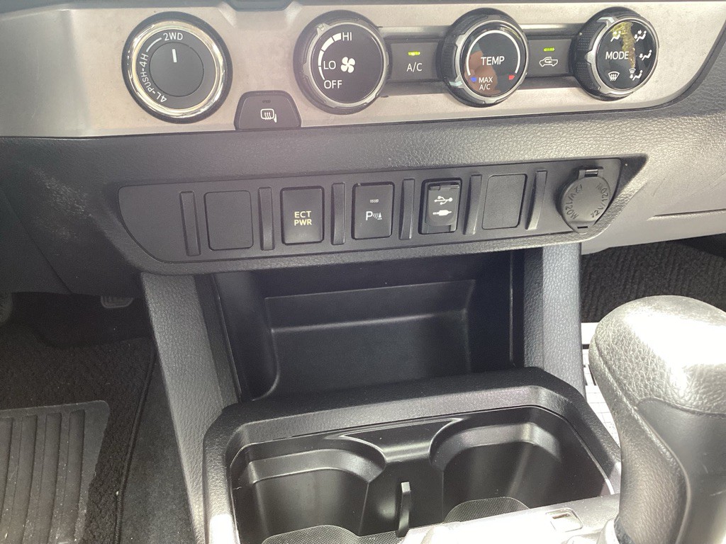2017 Toyota Tacoma Image 18