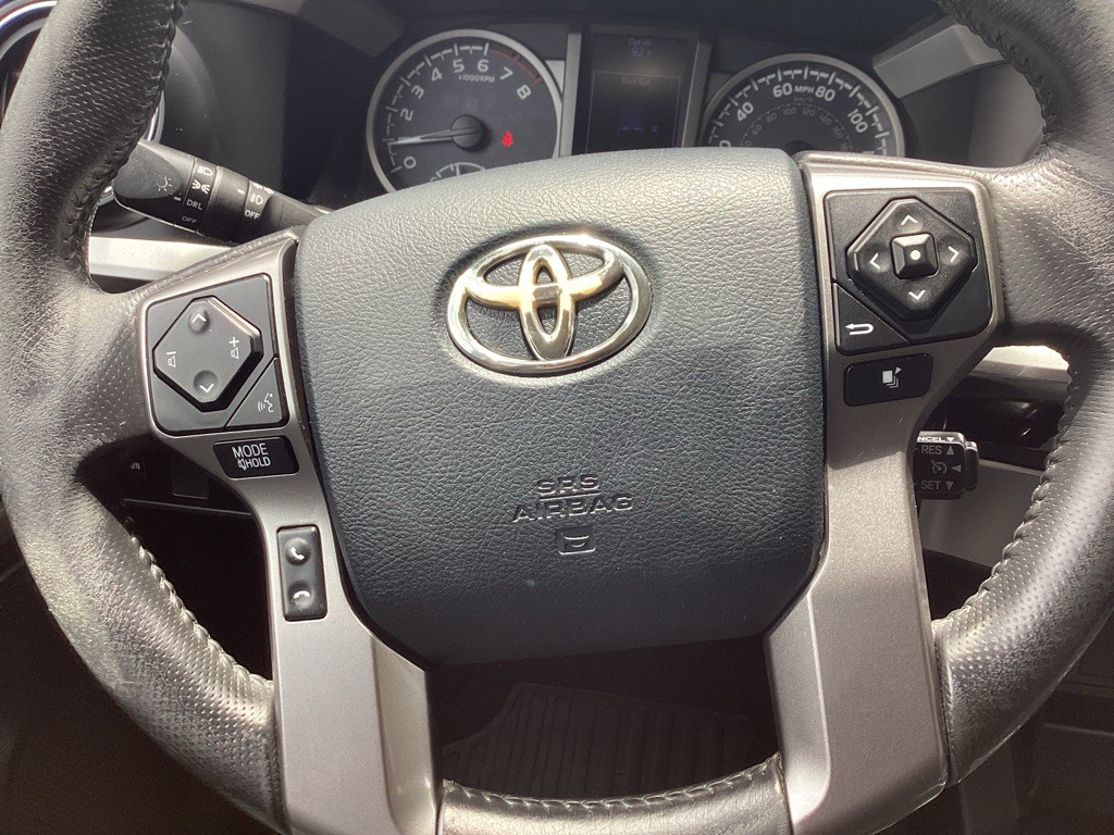 2017 Toyota Tacoma Image 19