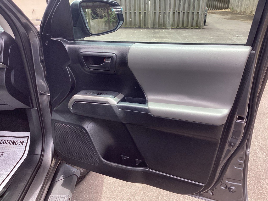 2017 Toyota Tacoma Image 25