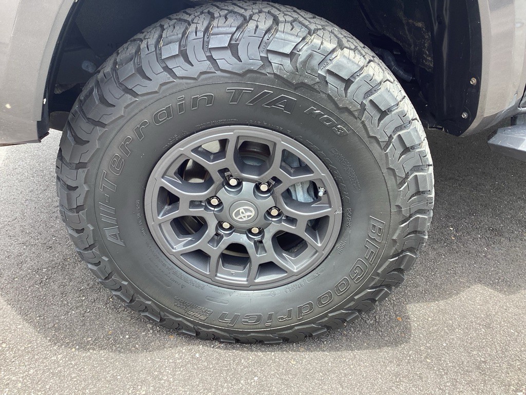 2017 Toyota Tacoma Image 26