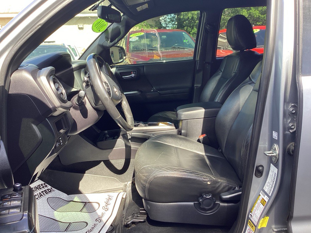 2016 Toyota Tacoma Image 9