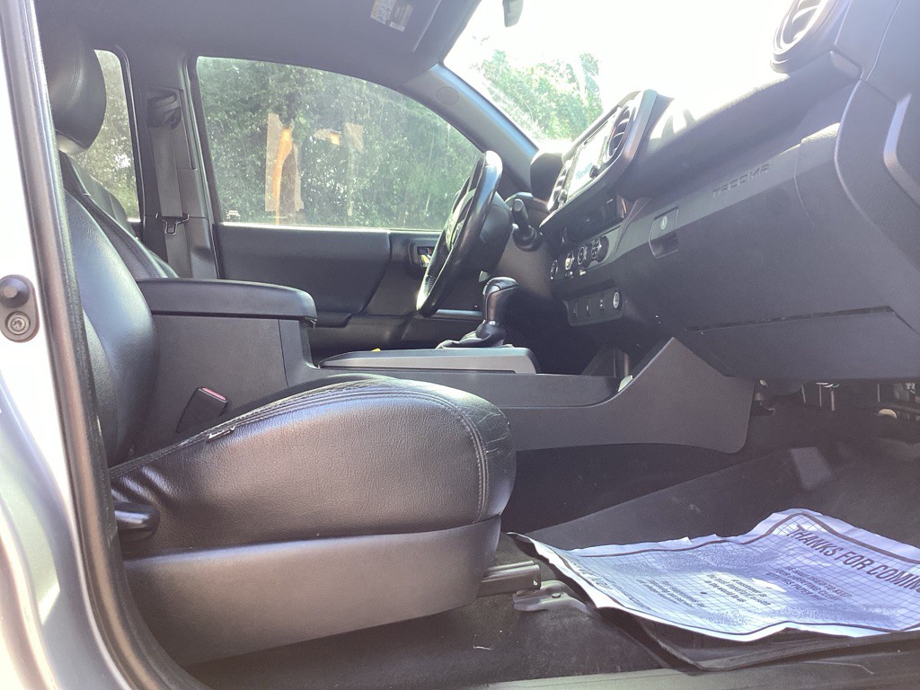 2016 Toyota Tacoma Image 10