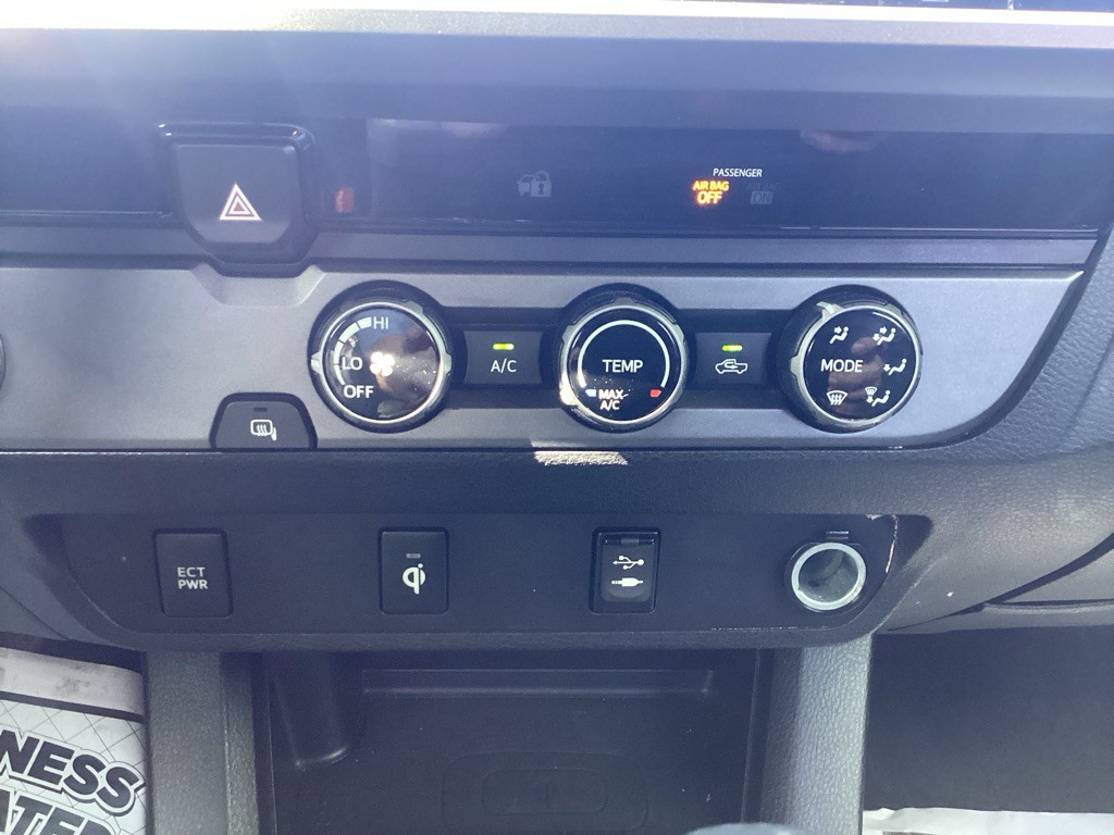 2016 Toyota Tacoma Image 17