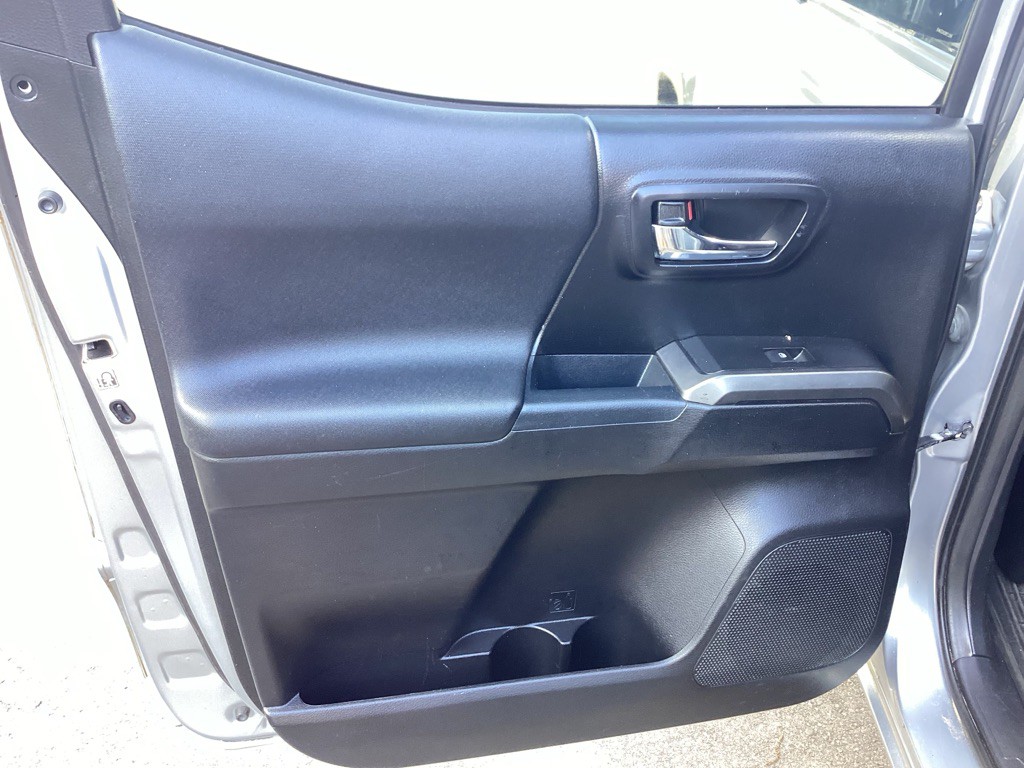 2016 Toyota Tacoma Image 24