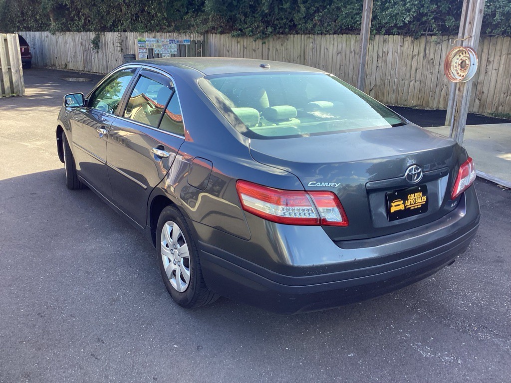 2011 Toyota Camry Image 4