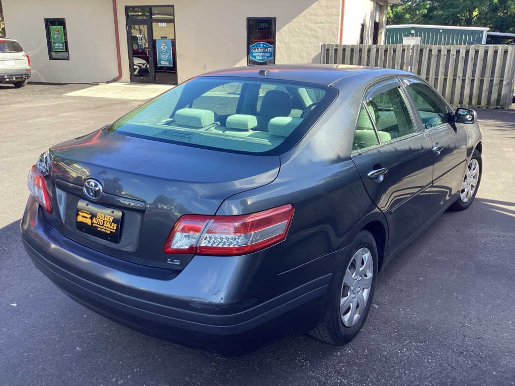 2011 Toyota Camry Image 6