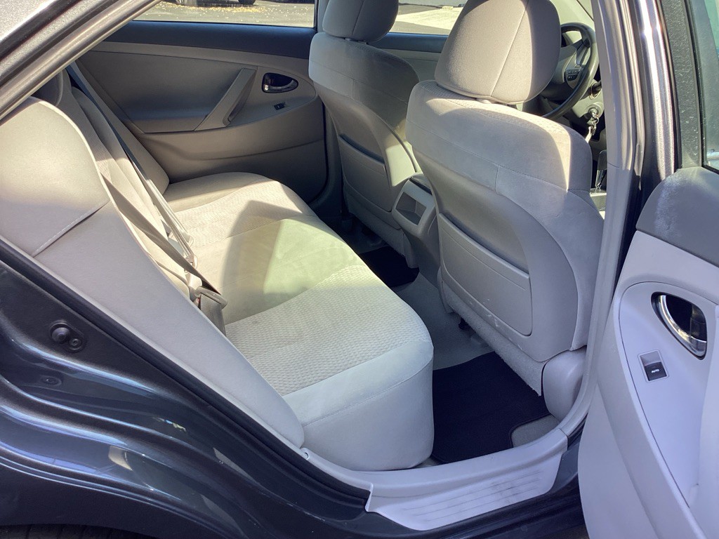 2011 Toyota Camry Image 12