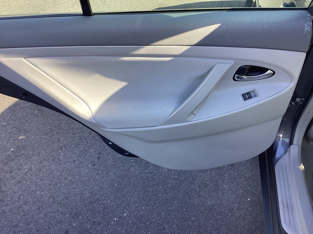 2011 Toyota Camry Image 21