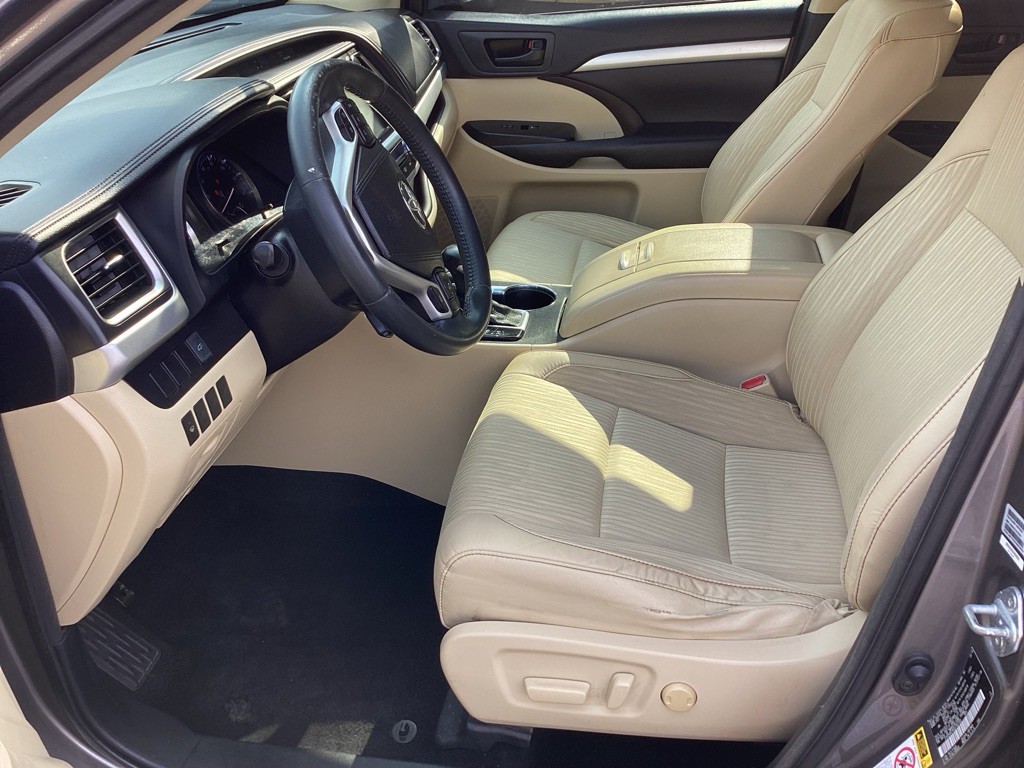 2016 Toyota Highlander Image 9