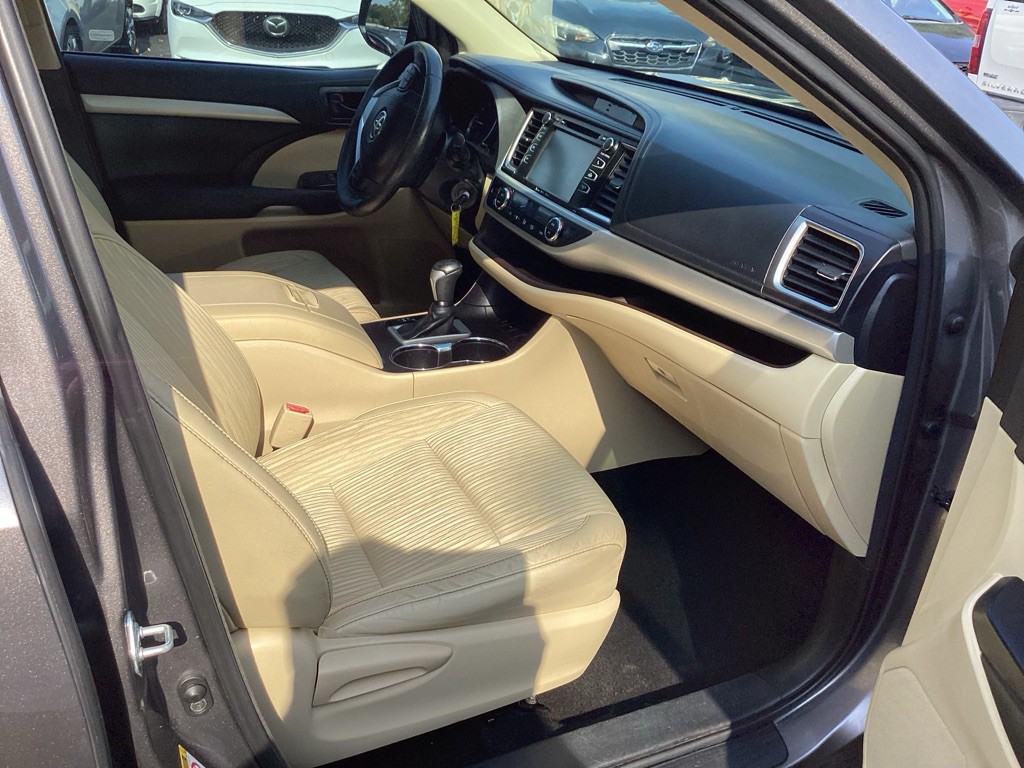 2016 Toyota Highlander Image 10