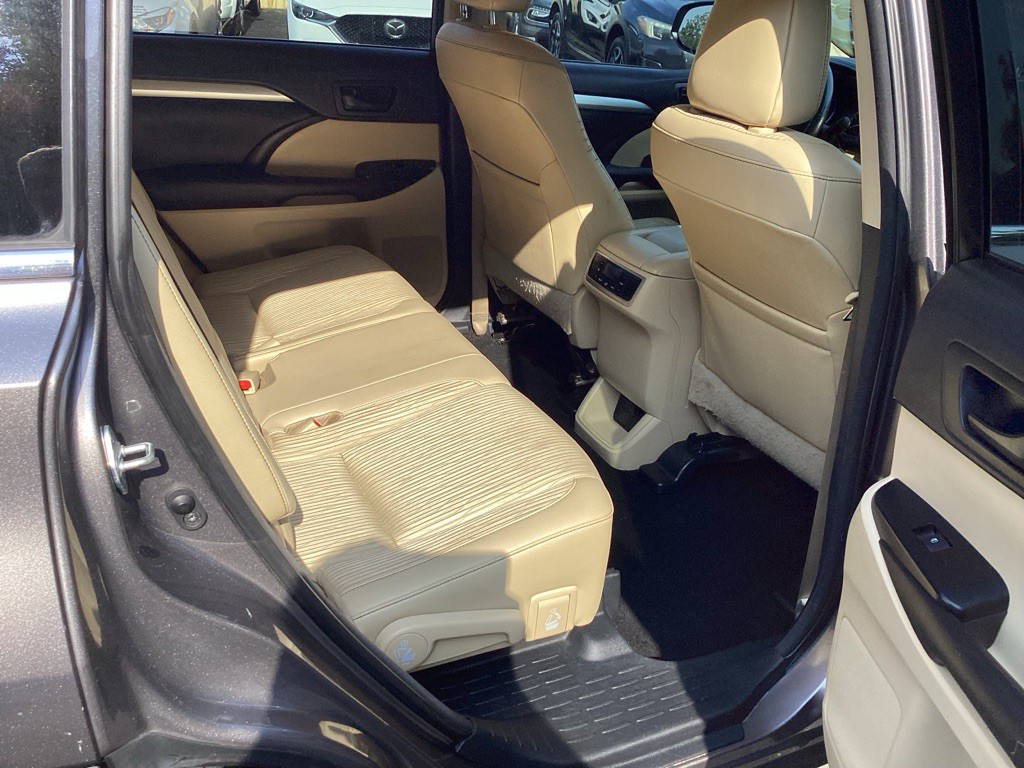 2016 Toyota Highlander Image 11