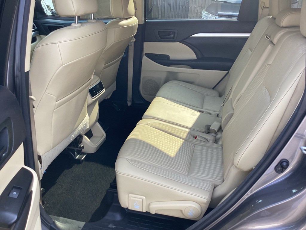2016 Toyota Highlander Image 12
