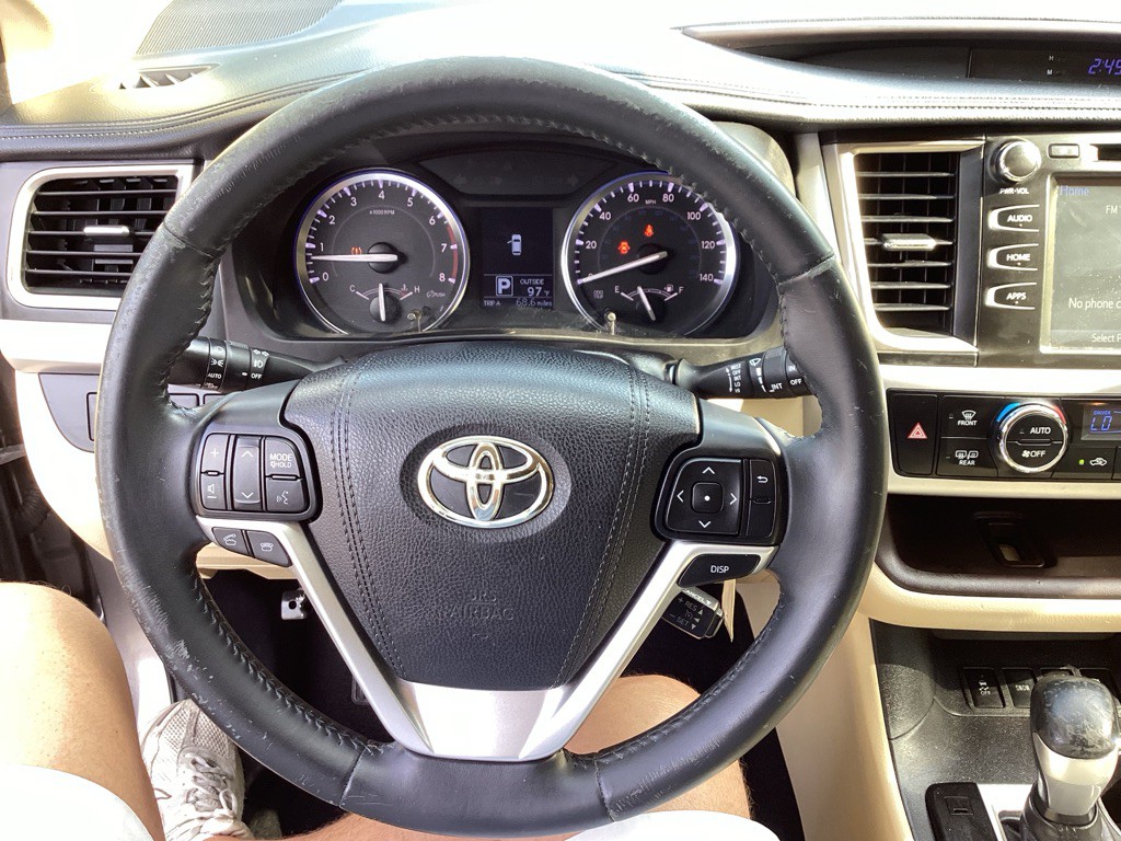 2016 Toyota Highlander Image 16
