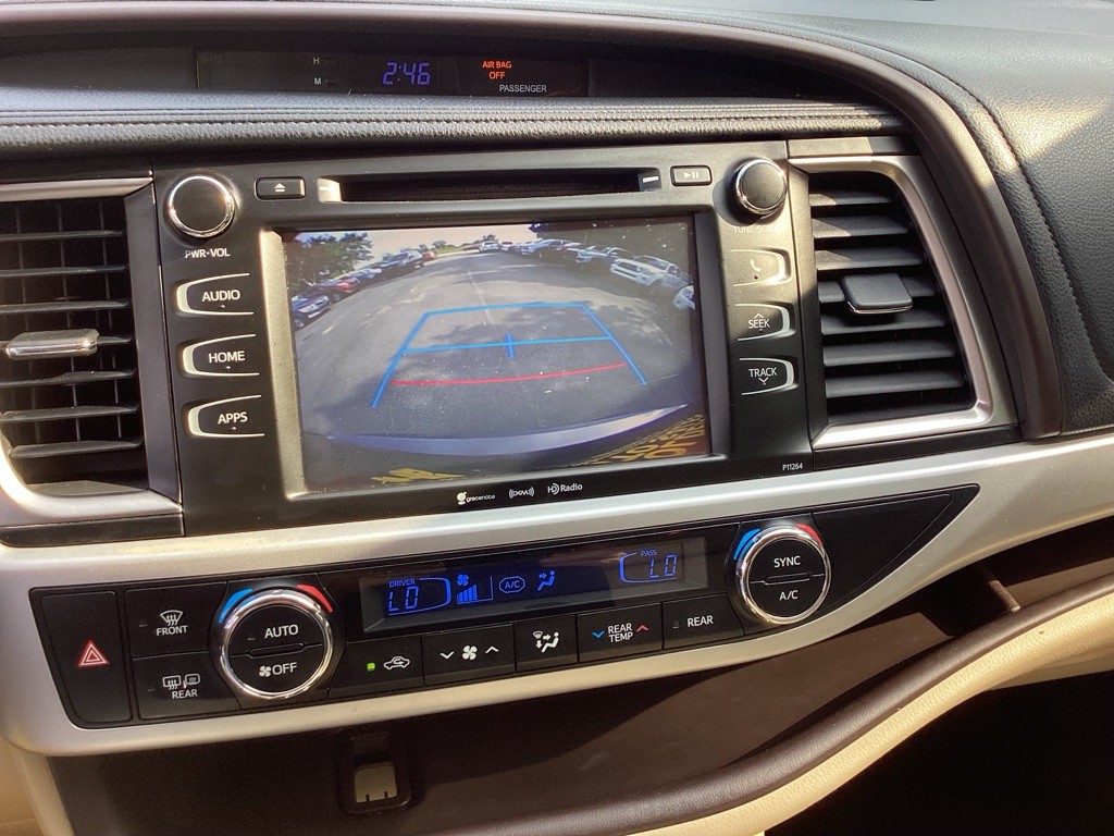 2016 Toyota Highlander Image 17