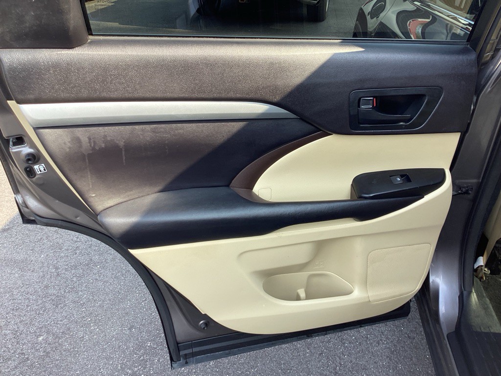 2016 Toyota Highlander Image 22