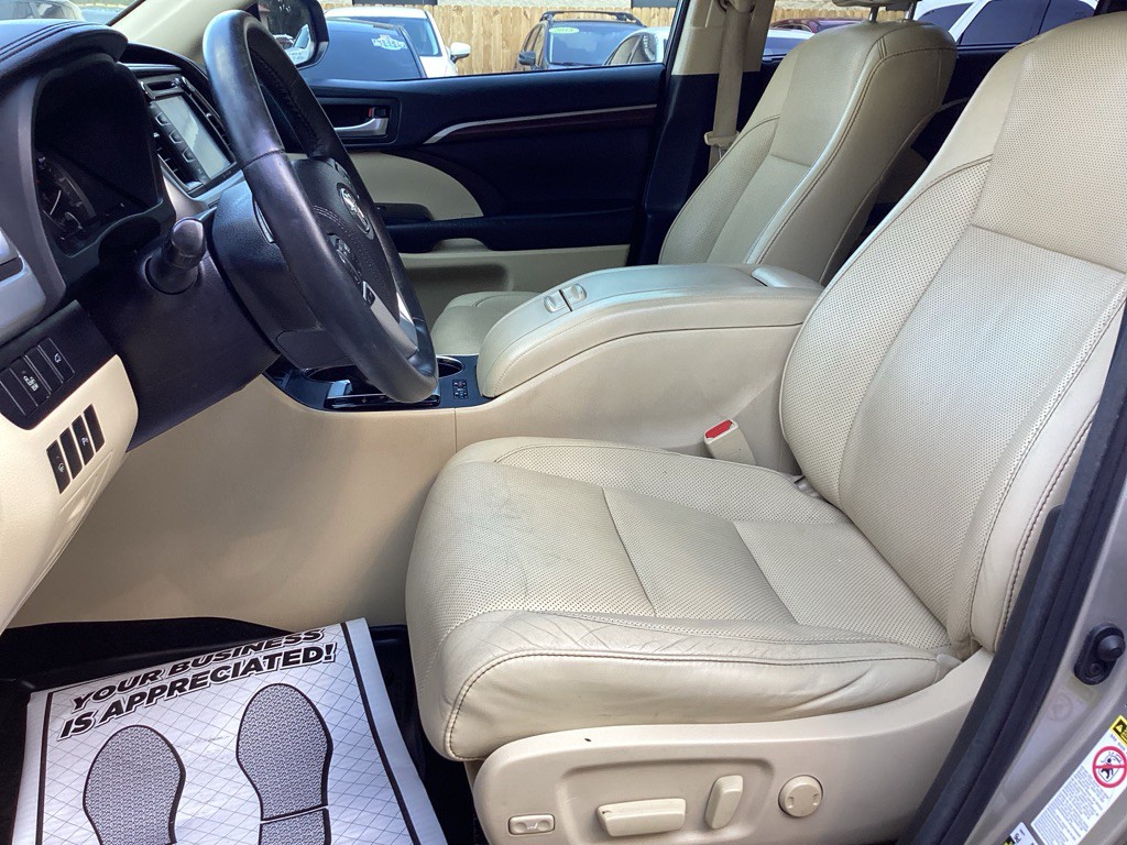 2016 Toyota Highlander Image 9