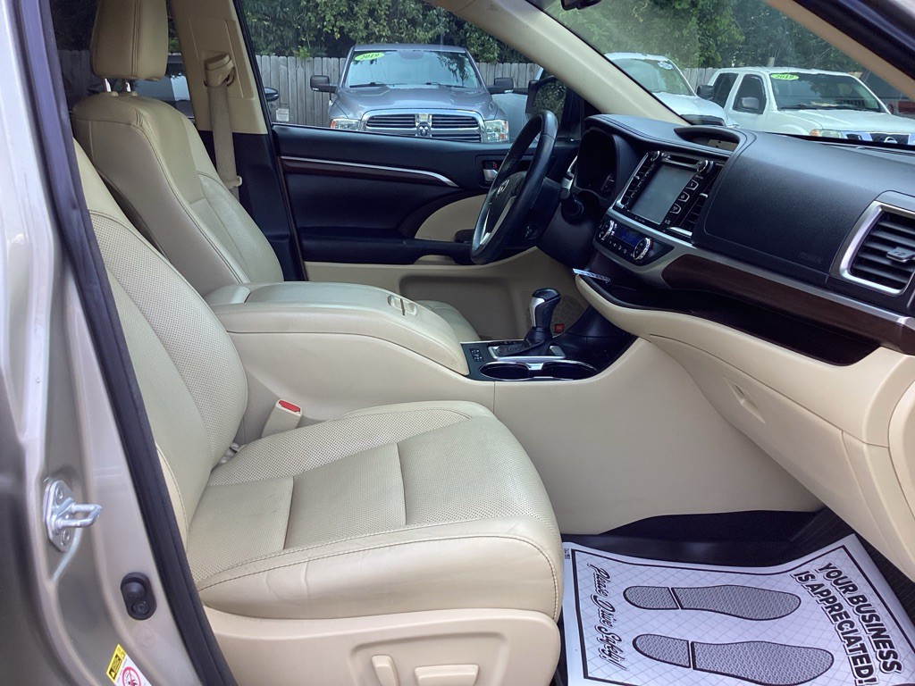 2016 Toyota Highlander Image 10