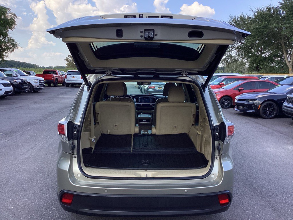 2016 Toyota Highlander Image 14