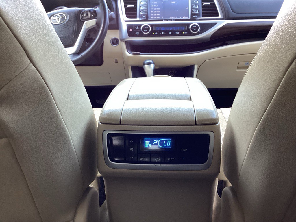 2016 Toyota Highlander Image 18