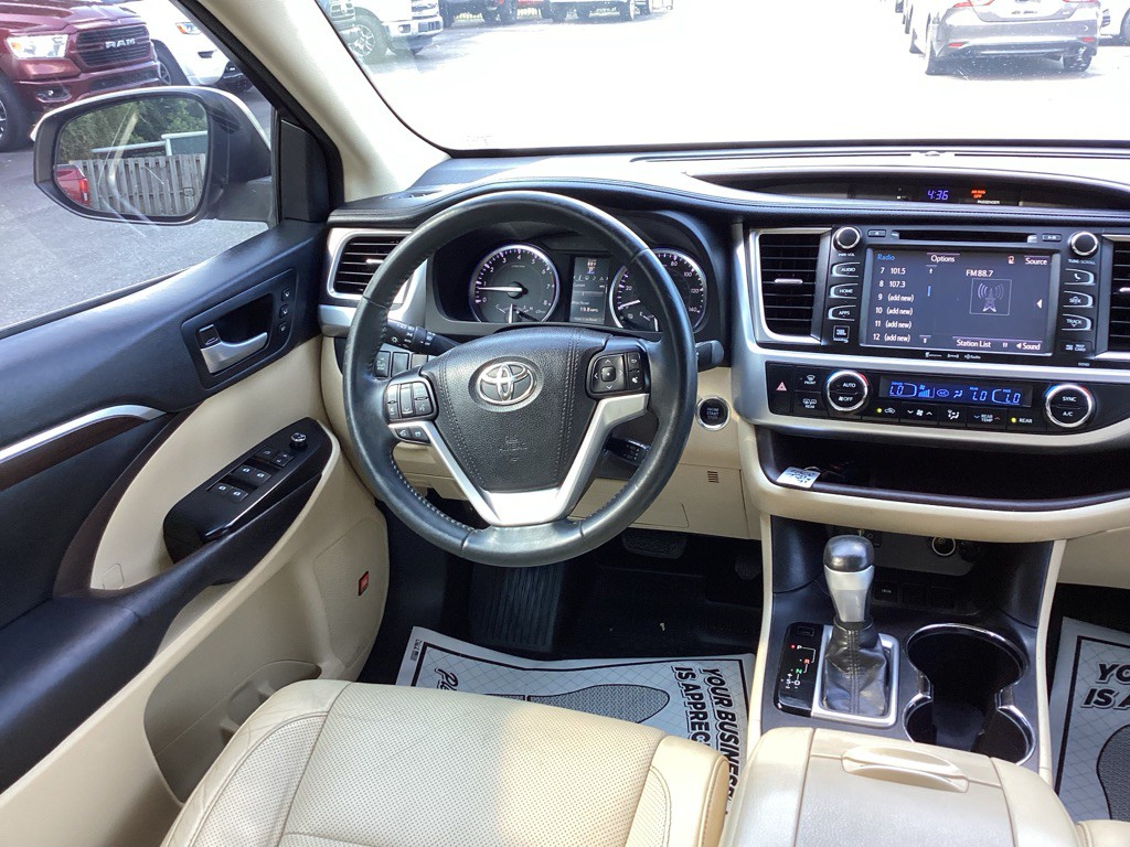 2016 Toyota Highlander Image 21