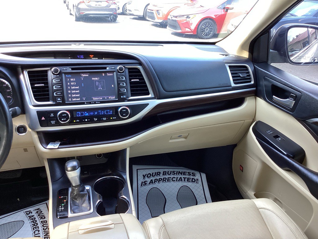 2016 Toyota Highlander Image 22