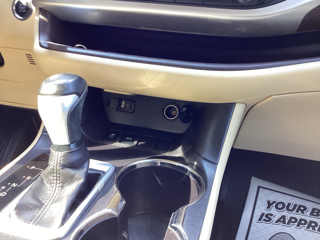 2016 Toyota Highlander Image 26
