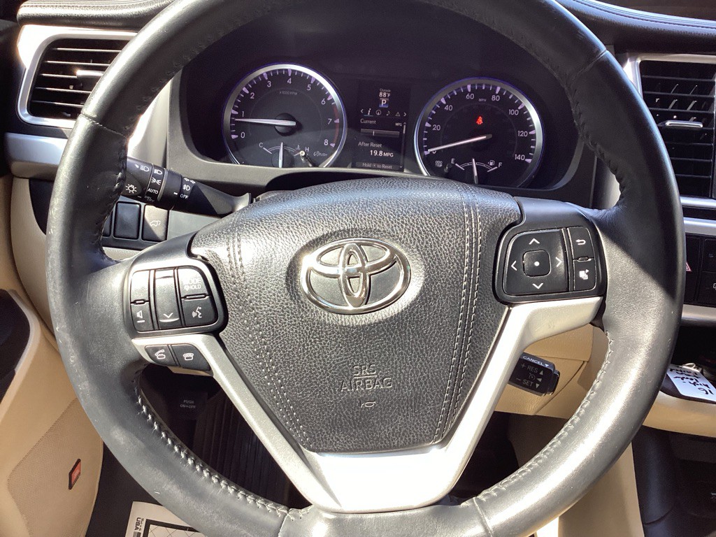 2016 Toyota Highlander Image 27