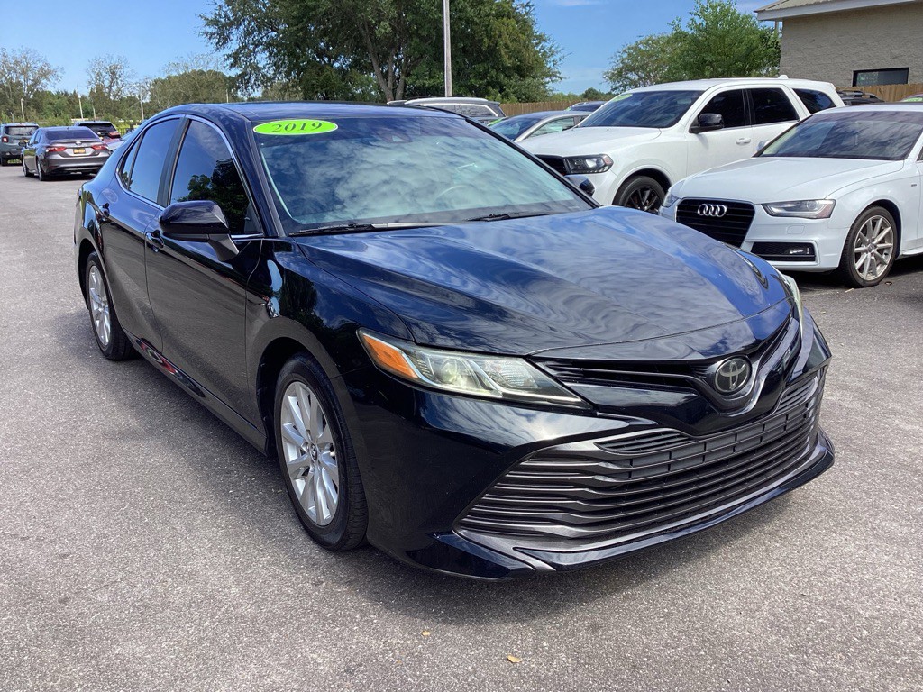 2019 Toyota Camry Image 1
